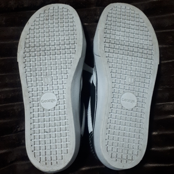 Toddler size 11 George sneakers - Picture 3 of 6